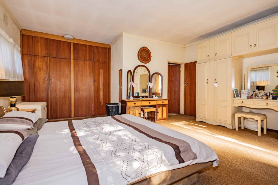 4 Bedroom Property for Sale in Oostersee Western Cape